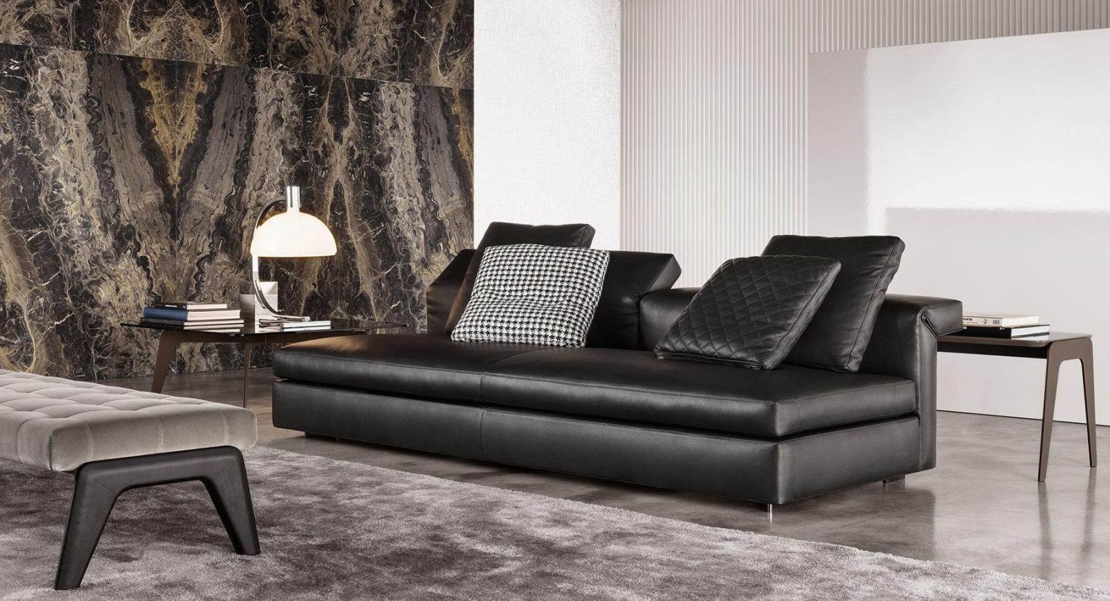 Диван - min/162. Черный кожаный диван с регулируемой спинкой от фабрикиMinotti