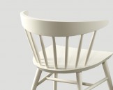 Белый полукруглый стул с реечной спинкой