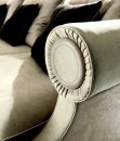 Белый кожаный диван с декоративными вставками