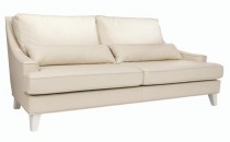 Серый трехместный диван с контрастной отделкой