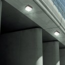 Стильный светильник с декорированным белым плафоном