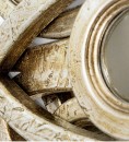 Декоративное зеркало из патинированных серебряных лепестков
