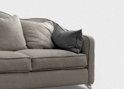Ассиметричный серый диван с волнистой спинкой