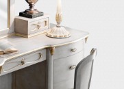 Светло-серый двухтумбовый стол с зеркалом и резным декором