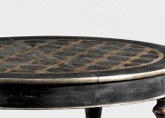 Раздвижной патинированный черный столик с орнаментом на столешни