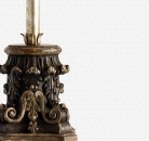 Лампа цвета слоновой кости на фигурном бронзовом основании
