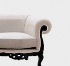 Белый диван с подлокотниками-валиками на черном ажурном каркасе