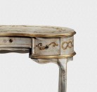 Овальный патинированный серебристый столик с золотистой росписью