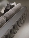 Серый модульный диван с глянцевыми панелями и каретной стяжкой
