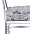 Серебристый стул с декорированной открытой спинкой