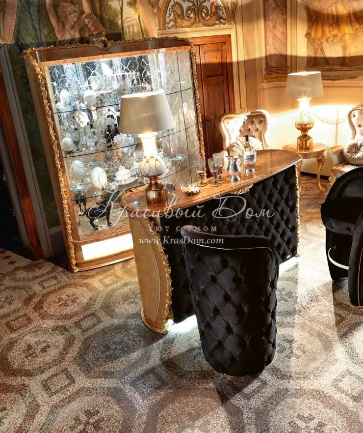 Барный стол с фасадом, оформленным черным текстилем и каретной с
