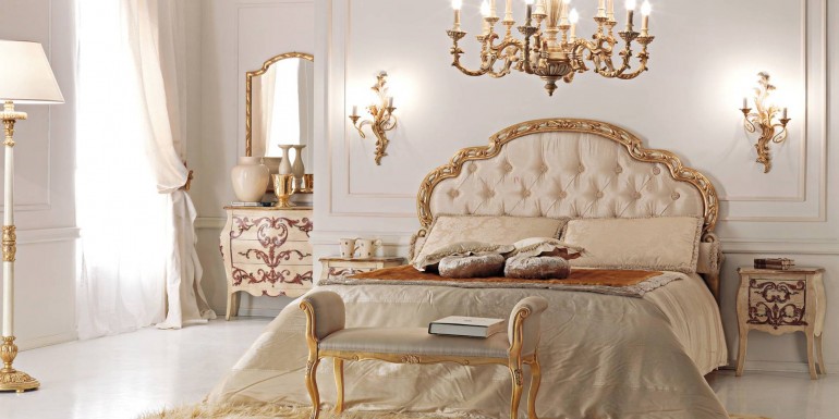 Бежевая спальня в стиле классицизм