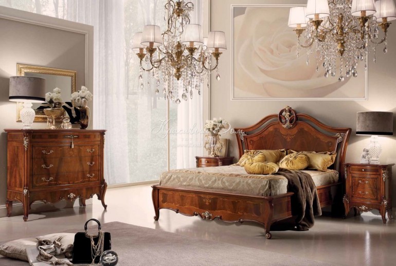 Гарнитур для спальни в классическом стиле, декорированный интарс