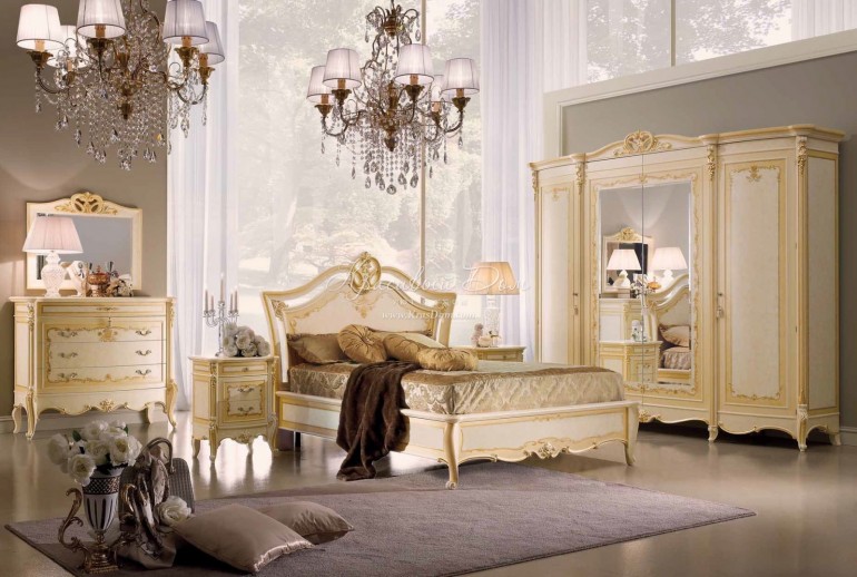 Изысканная классическая спальня цвета слоновой кости