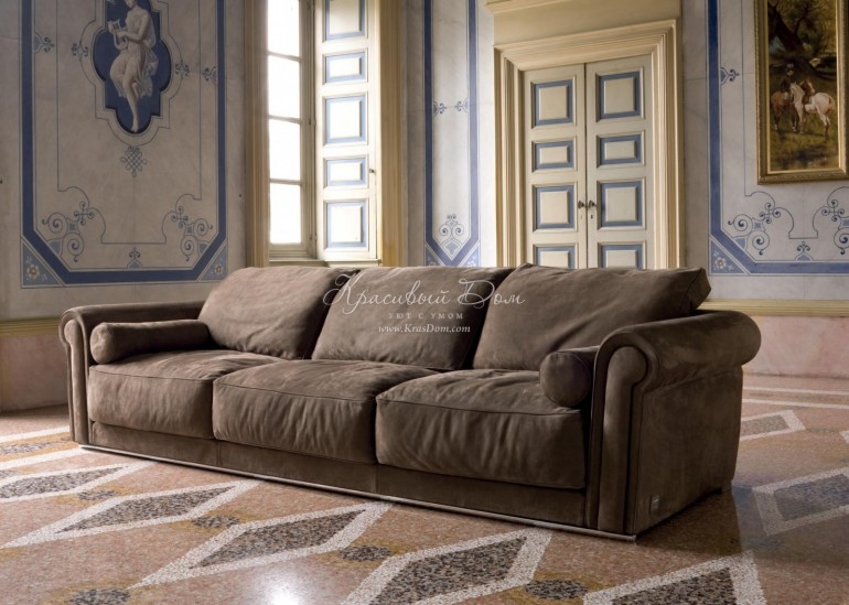 Большой диван с подлокотниками-валиками в коричневой бархатной о