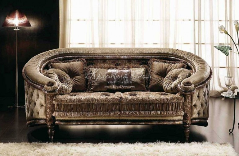 Коричневый трехместный диван в комбинированной бархатной и гобел