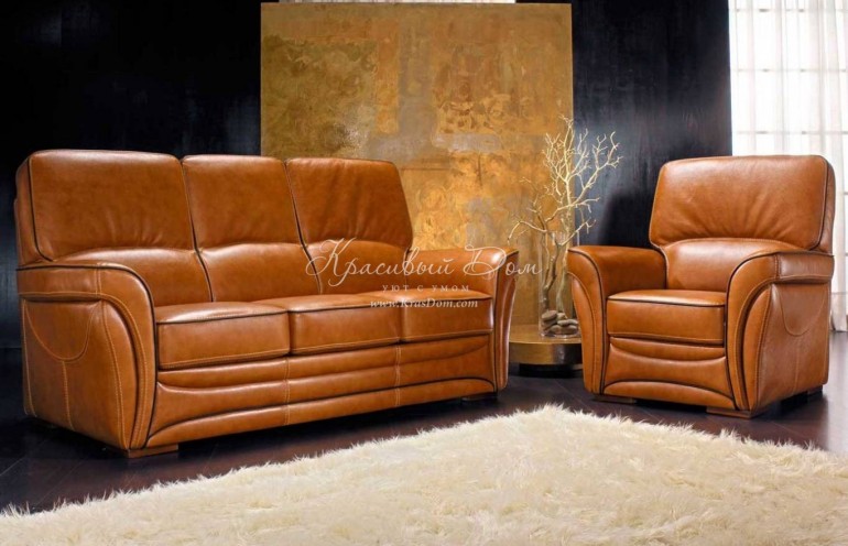 Светло-коричневый трехместный кожаный диван с контрастной оканто