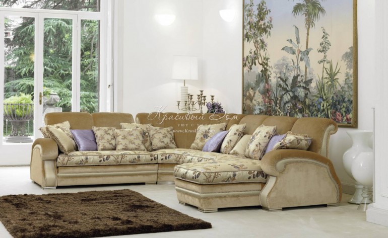 Большой бежевый модульный диван в классическом стиле