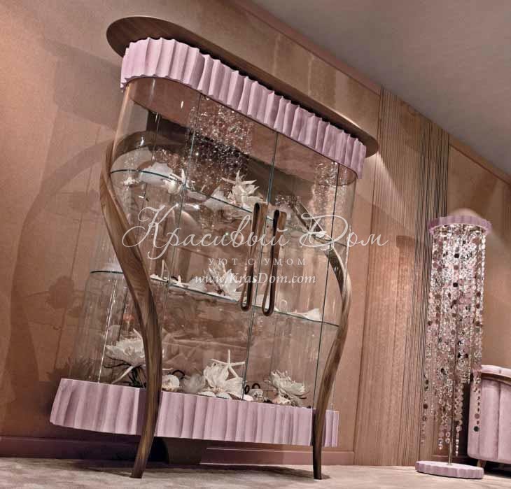 Розовый торшер с длинными подвесками из кристаллов и металлическ