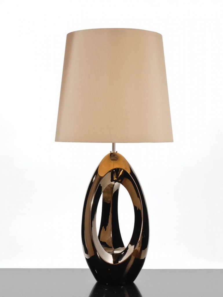 Лампа на фигурном дизайнерском основании с бежевым абажуром