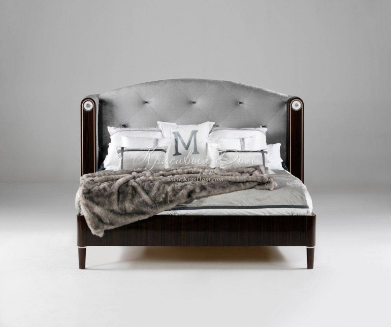 Двуспальная кровать с серым мягким изголовьем со стяжкой