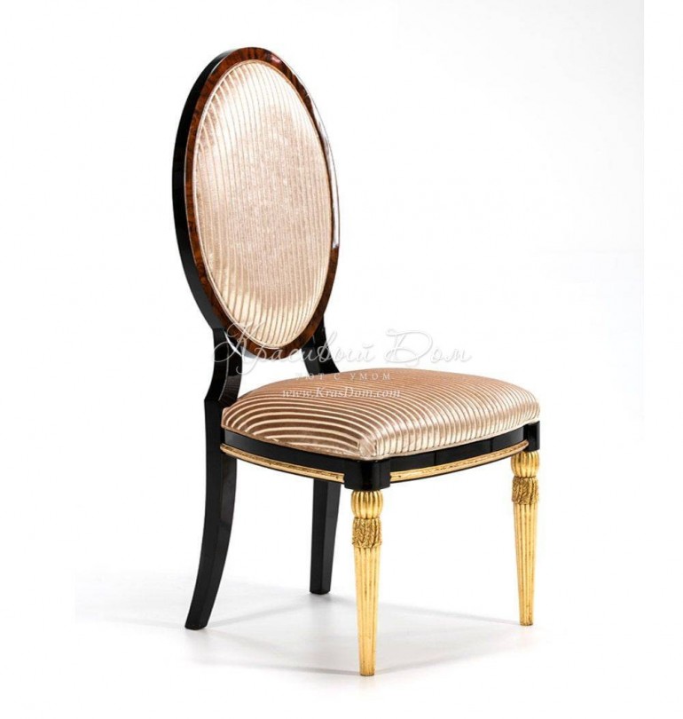 Обеденный стул в полосатой бархатной обивке персикового оттенка