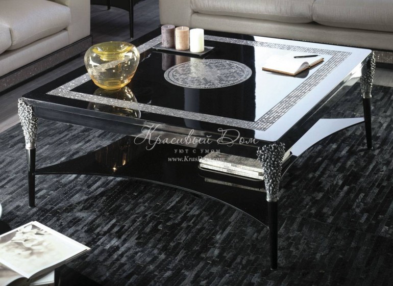 Черный кофейный стол с декорированной столешницей