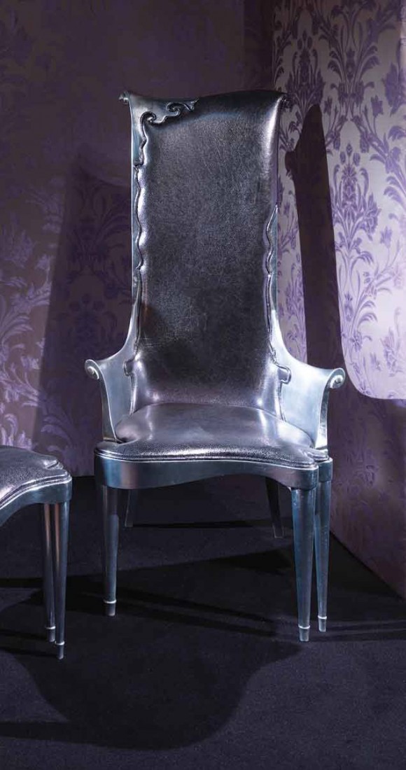 Дизайнерский серебристый стул в лиловой кожаной обивке