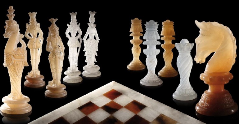 Шахматы из алебастра с резными фигурами