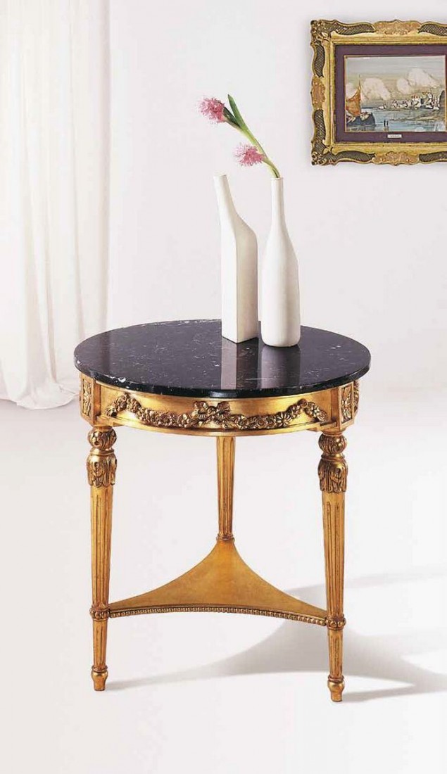 Круглый черный мраморный столик на позолоченном подстолье с фигу