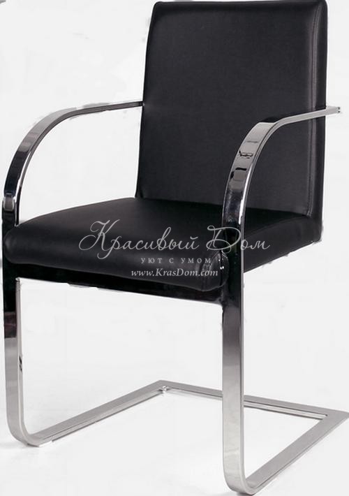 Кресло для отдыха в отделке черным кожаным покрытием