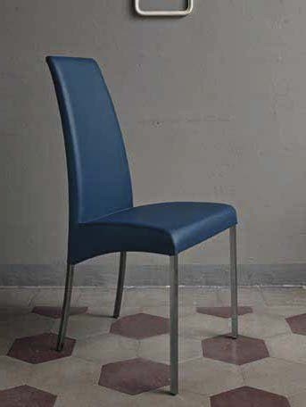 Обеденный стул современного динамичного дизайна