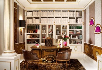 Классический кабинет с большим белым шкафом - aar/131