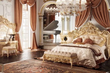 Светлая спальня в классическом стиле с зеркальным гардеробным шкафом - mbst/112