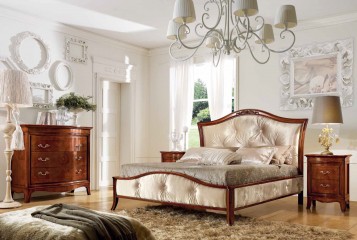 Классическая спальня с кроватью в светлой атласной обивке - mbst/237