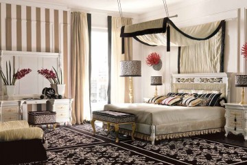 Спальня с двуспальной кроватью, оснащенной балдахином - alm/303