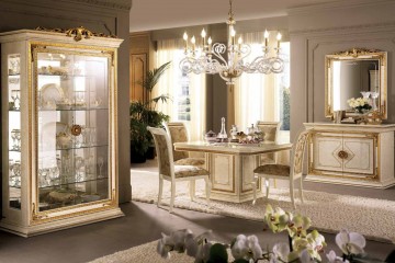 Светлая столовая, украшенная позолоченным античным орнаментом - acl/154