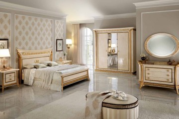 Светлая двуспальная кровать с золотыми кольцами на высокой жесткой спинке - acl/105