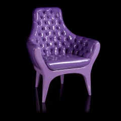 Кресло с высокой фигурной спинкой в обивке из лаковой кожи - abh/159