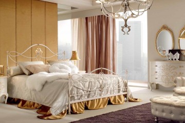 Спальный гарнитур с кованой кроватью и белым креслом - vto/015