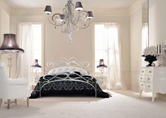 Ажурная кровать из серебристого металла с белым мягким изголовьем - vto/066