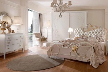 Белая спальня с металлической кроватью и шкафом-купе - vto/044