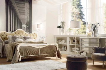 Кровать из золотистого металла с фигурным мягким изголовьем, украшенным каретной стяжкой - vto/080