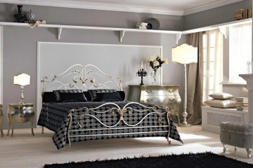 Стильная кровать из серебристого металла с позолоченными элементами - vto/101