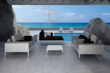 Светлая гостиная с черным шезлонгом - smn/393