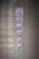 Узкая каскадная люстра из разноцветных хрустальных подвесок - msr/147