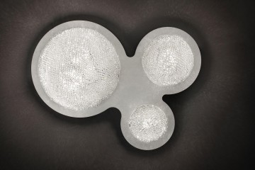 Белая люстра на фигурном каркасе с 3 объемными плафонами из хрустальных элементов - msr/383