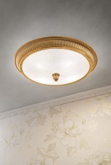 Круглая люстра с белым матовым плафоном на позолоченном каркасе - msr/209