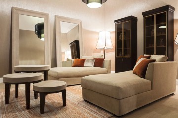 Бежевая гостиная с зеркалами и шезлонгами - oas/152