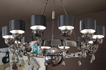 Большая черная люстра с 12 абажурами и стеклянным шаром - msr/443